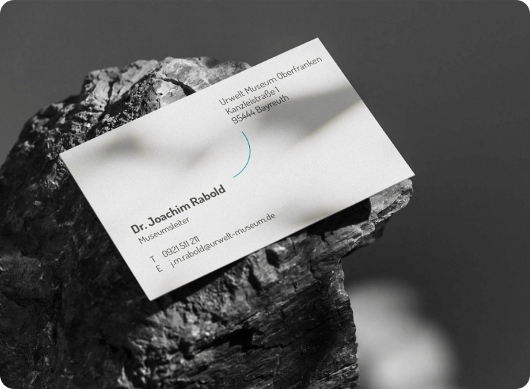 UMO-Business_Card_on_the_Stone